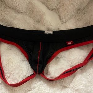 Men’s black and red mesh jock